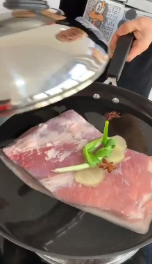 如何做好吃不腻的酸菜五花肉片