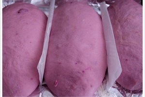 紫薯坚果粒软面包