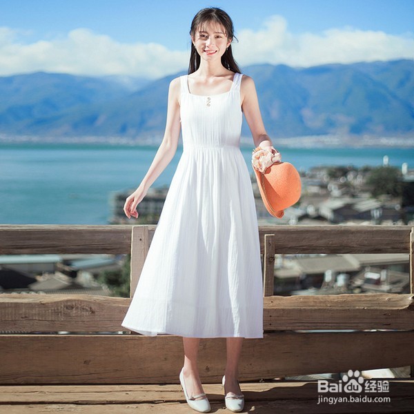 热度不减引力强大，性感吊带时髦开挂