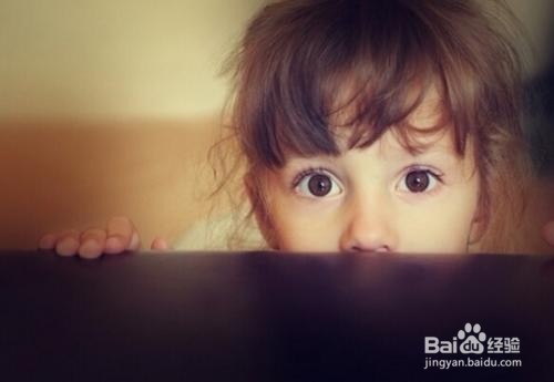 哪些表现可以看出孩子有自卑的心里呢?
