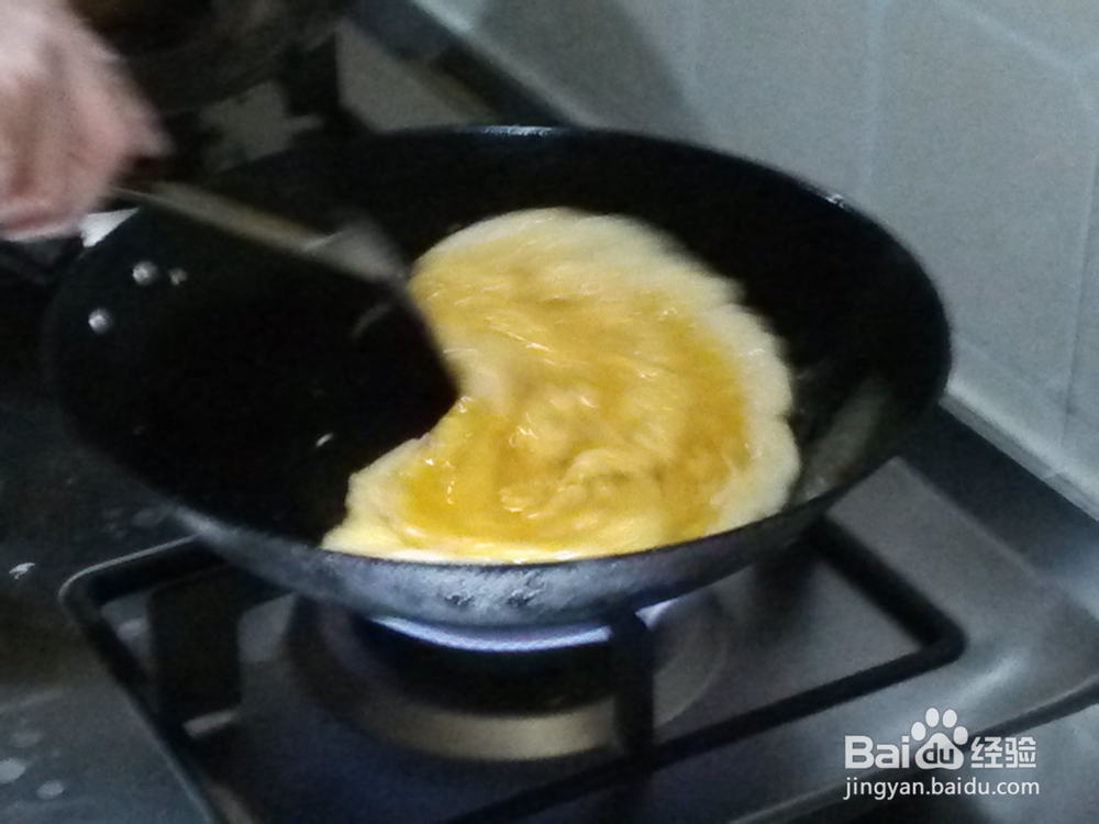 烹饪初学者版：教你怎么做青椒炒鸡蛋