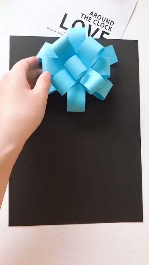 手工剪贴立体小花怎么做