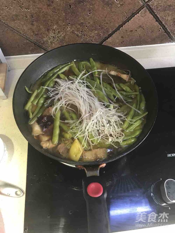 五花肉炖豆角土豆