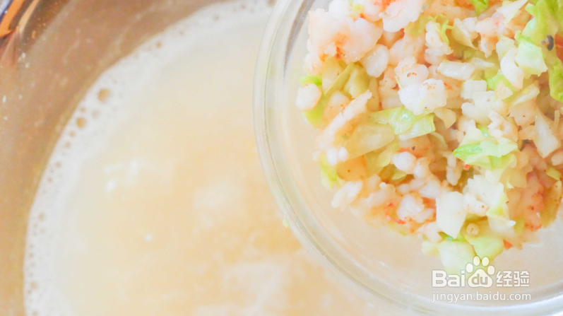 如何制作美味的山药鲜虾杂粮粥?