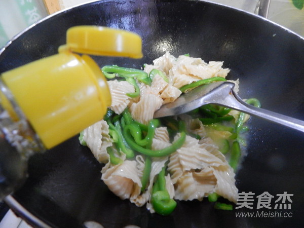青椒炒豆皮的做法