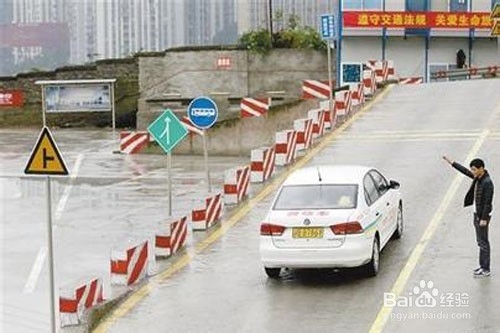 如何顺利地通过驾校考试