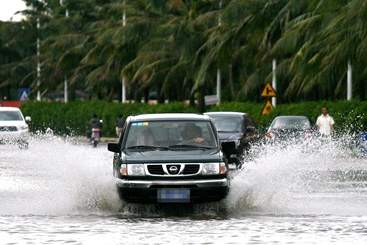 雨天开车出门要注意什么?