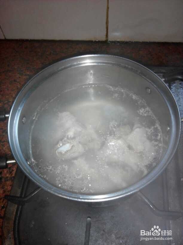 瘦身排毒：笋干木耳猪骨汤