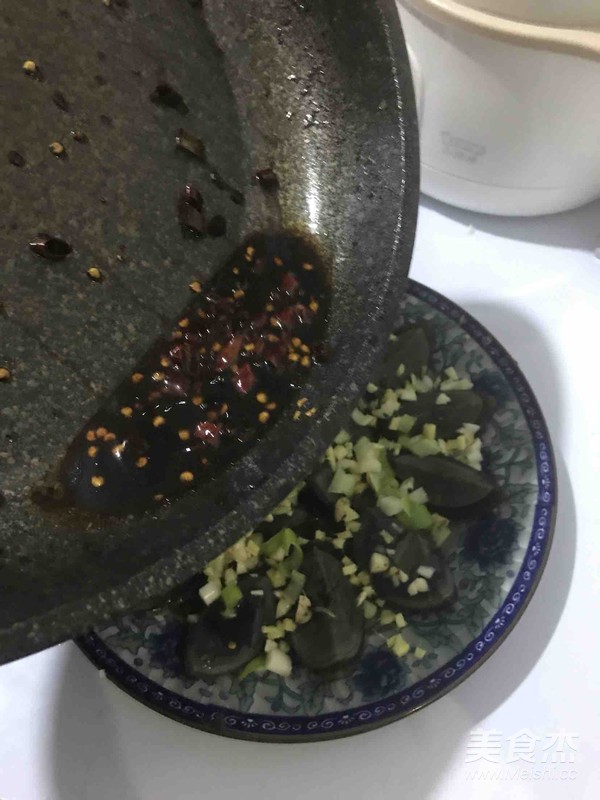 凉拌酸辣皮蛋