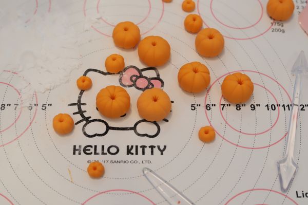 万圣节南瓜杯子蛋糕