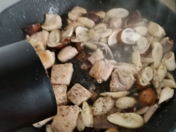 大球盖菇煎鸡胸