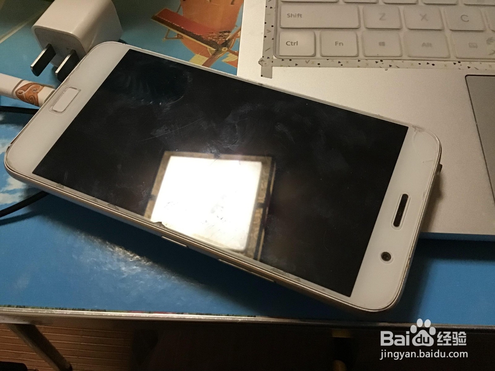 手机充电时屏幕失灵解决方法!