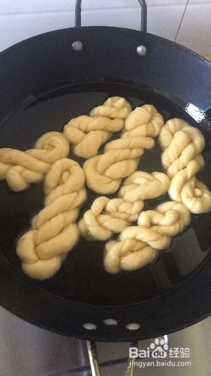蜂蜜麻花的做法