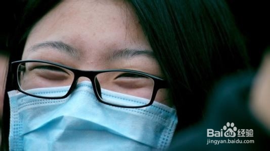 如何防止戴口罩时眼镜起雾