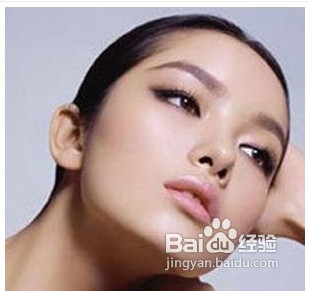 怎样打造彰显优雅气质的晚宴彩妆