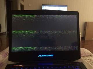 笔记本电脑屏幕被压花屏