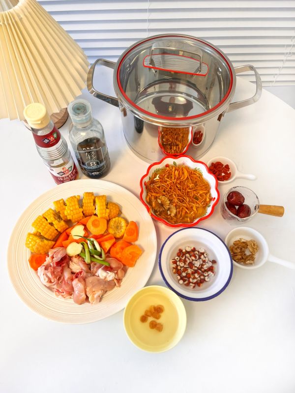 虫草鸡腿玉米汤