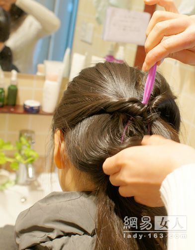 怎样扎淑女盘发？