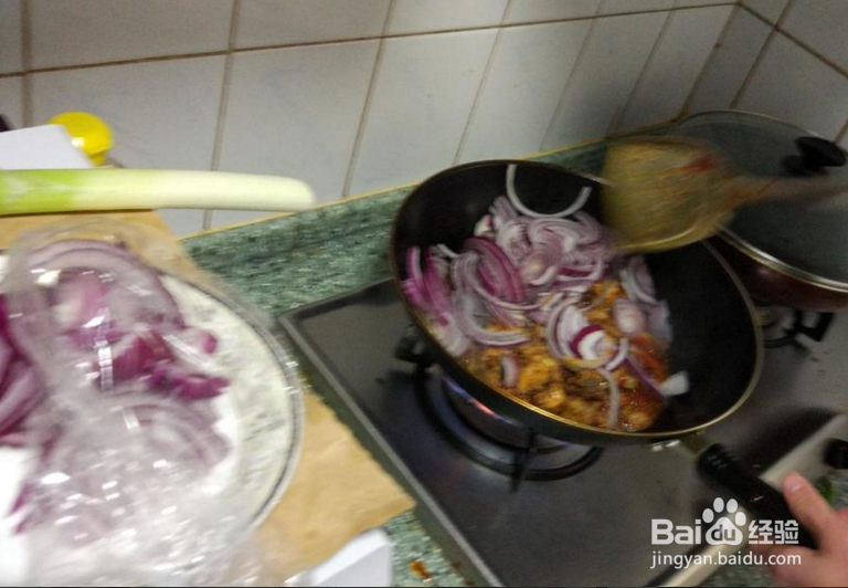 干锅排骨是怎么做出来的？