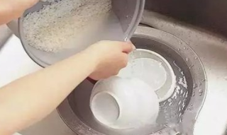 怎样洗碗即干净又不伤手?