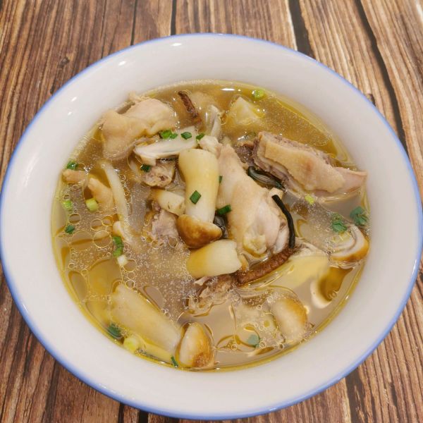 虫草松茸老母鸡汤