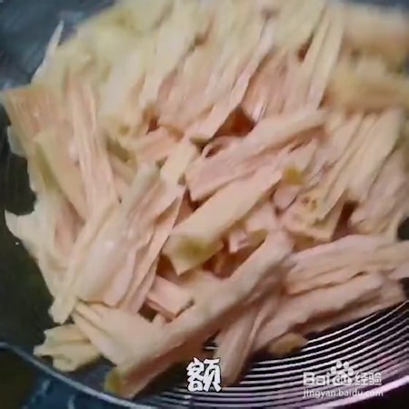 美味青椒焖腐竹