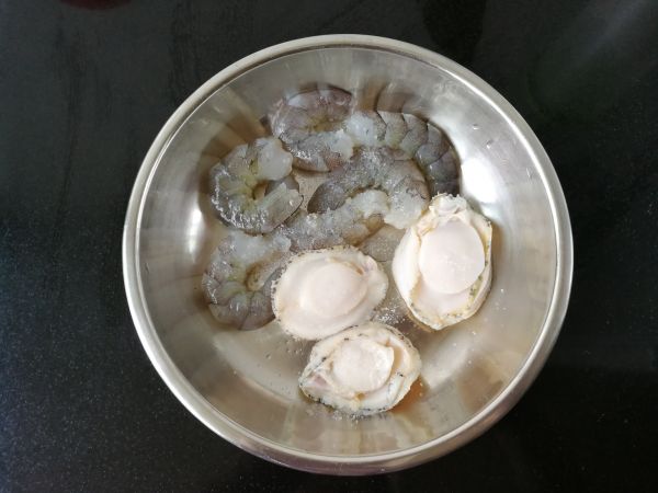 鲍鱼虾仁蔬果沙拉