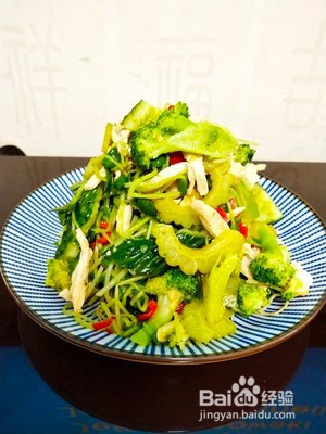 凉拌鸡胸肉豆苗苦瓜