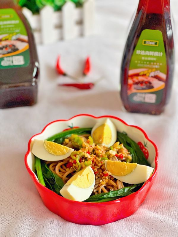 鸡蛋菠菜捞汁荞麦面