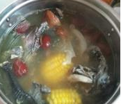 玉米乌鸡汤的制作过程