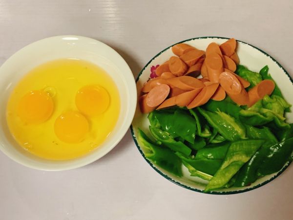 青椒火腿炒鸡蛋