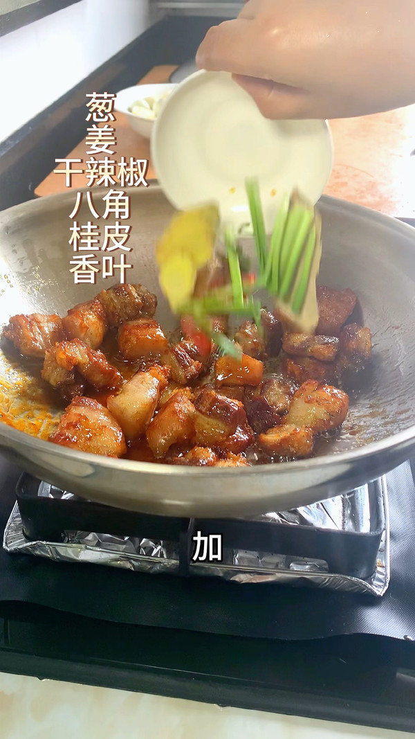 红烧肉炖鹌鹑蛋