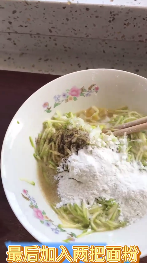如何做好吃的韩式西葫芦饼?