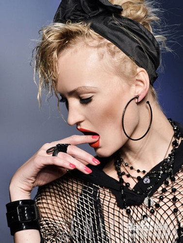 如何让唇妆更持久 秋冬唇色诱惑