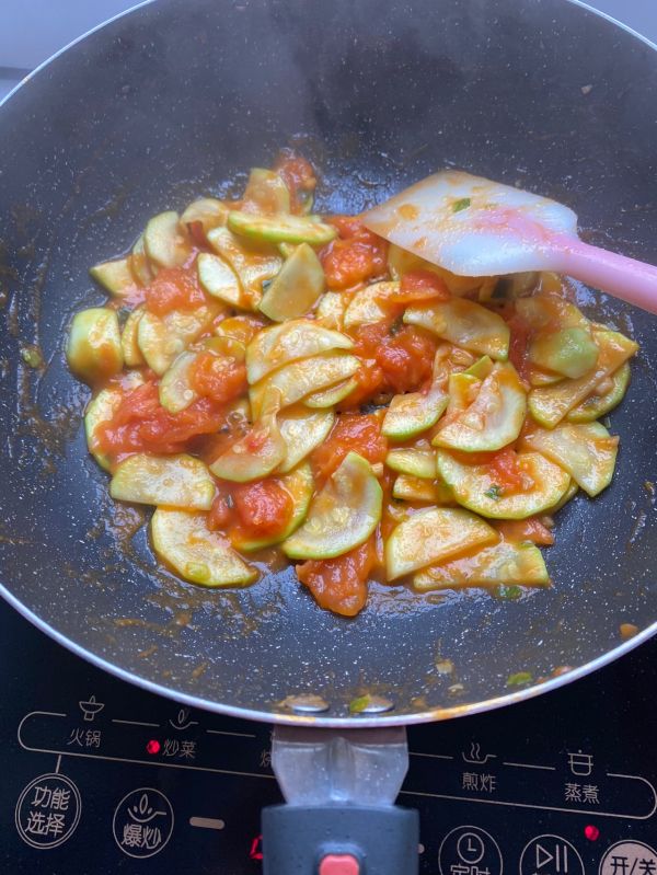 西红柿炒西葫芦