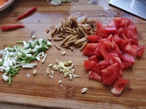 黄花菜西红柿鸡蛋汤做法