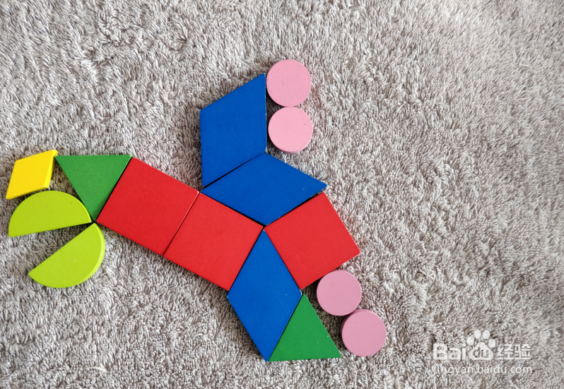 用蒙氏积木怎样拼一只飞翔的大鸟?