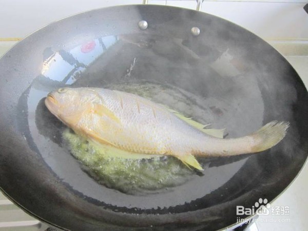 酱烧黄花鱼的步骤