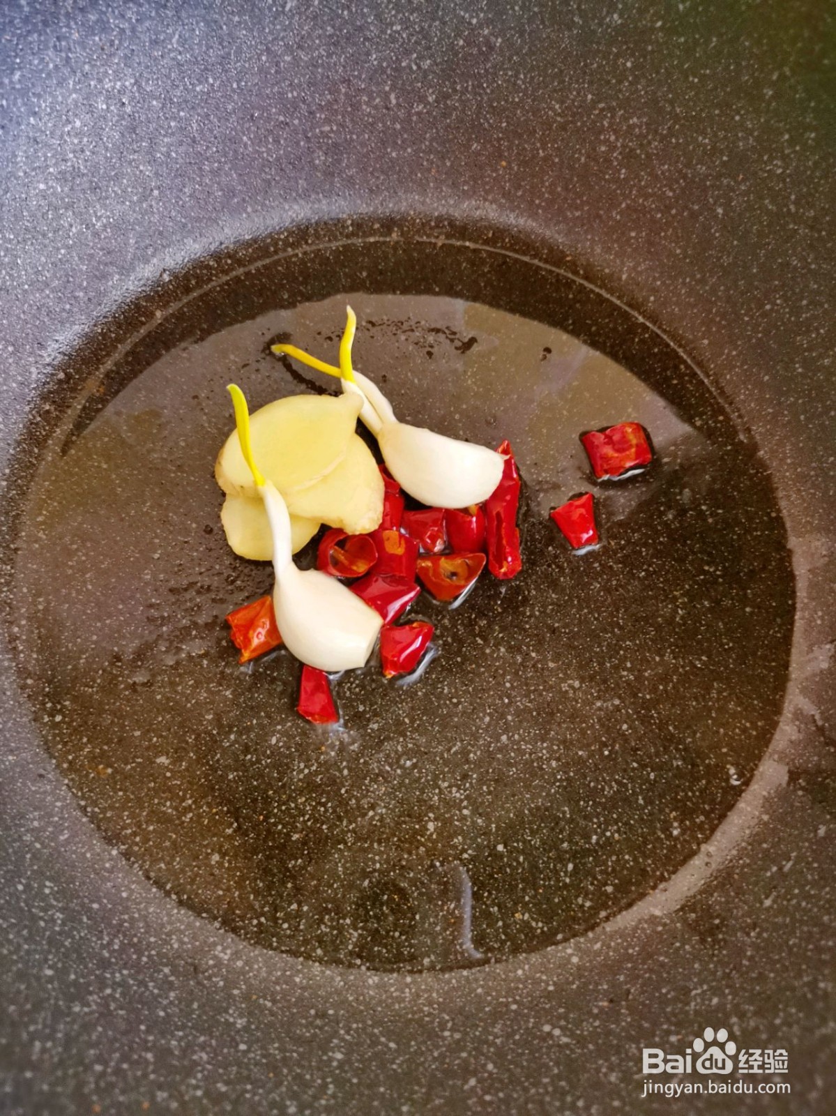 酱香鸭掌煲怎么做