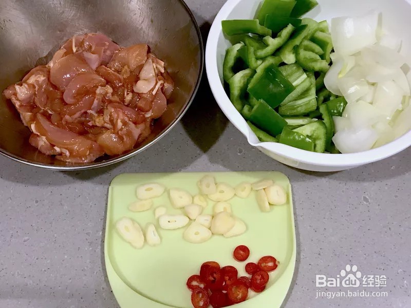 怎样做出家常菜系列之青椒炒鸡丁