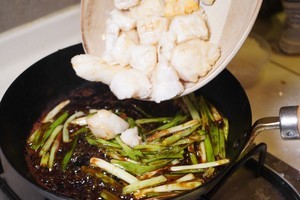 香葱烧鳕鱼的做法