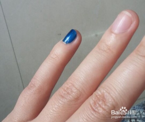 如何涂出漂亮的指甲
