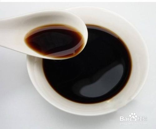 如何快速清洗羽绒服上的油污？