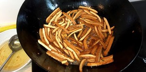 家常香干肉丝