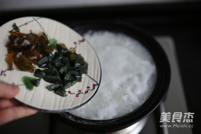 皮蛋瘦肉粥的做法