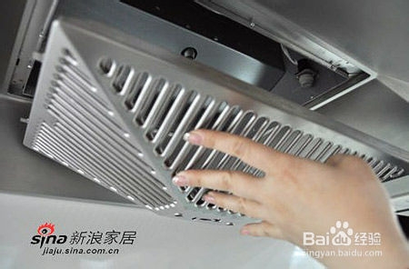 如何去除油烟机油网上的油渍(新方法)