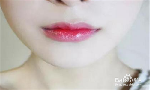 涂抹口红如何避免唇部起皮