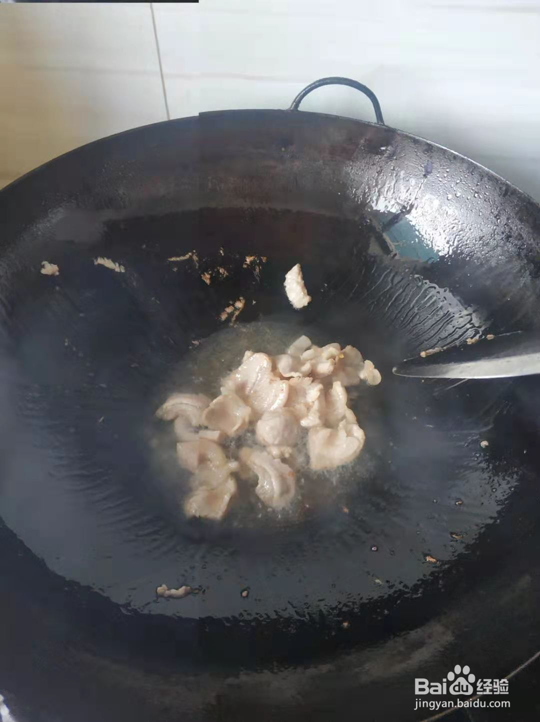 五花肉炒平菇的做法