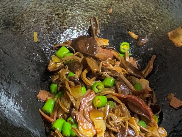 川香干锅茶树菇