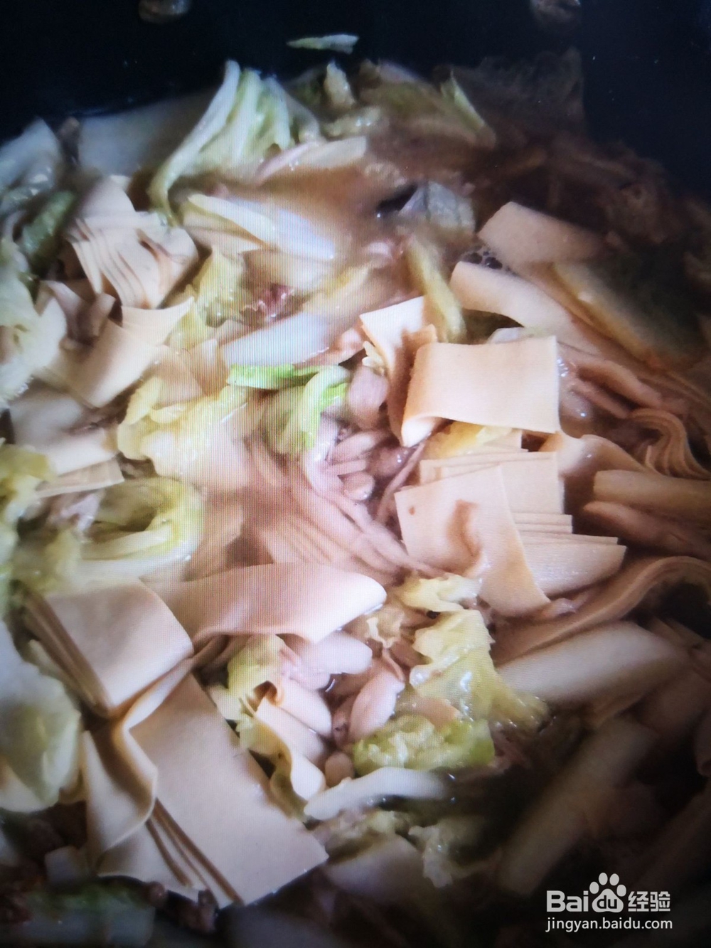 制作蟹味菇炖白菜攻略